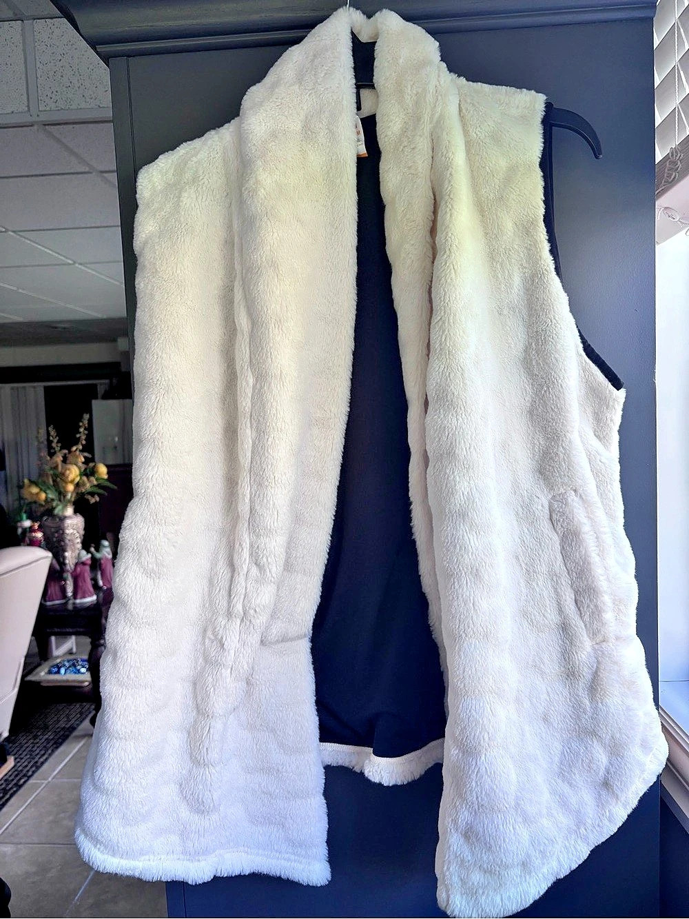 Lucy Faux Fur Vest in White Size Medium